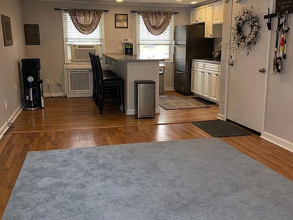 2nd image of 134B Hastings Ave