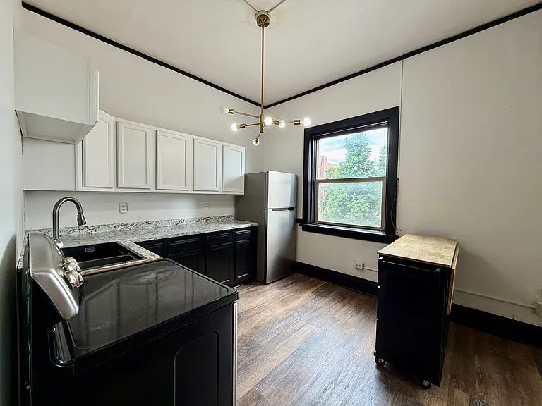 112 S Mill St #4 — Photo 7
