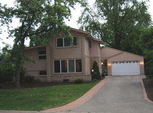 1332 Heatherfield Ln, Glenview, IL 60025