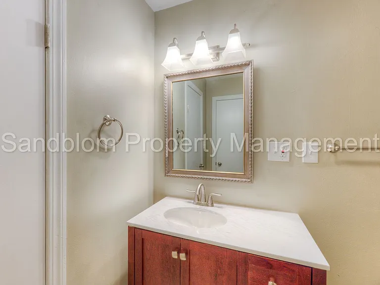 3803 E 36th St S — Photo 14