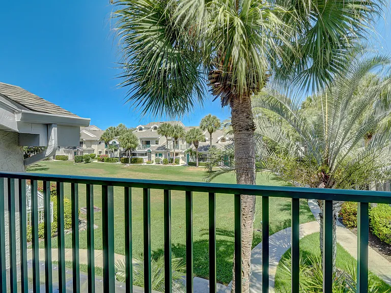 60 Emerald Woods Dr #B7 — Photo 32