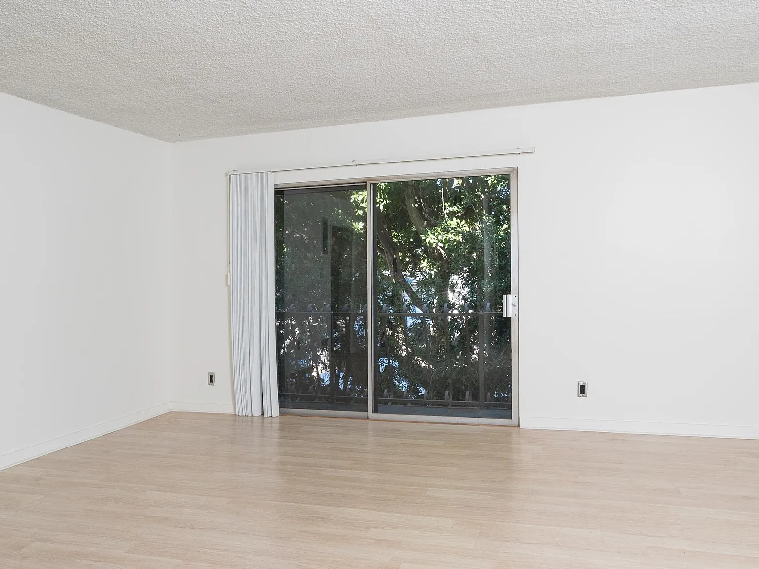 2 bed, 1100 sqft, $4,195 — Photo 2