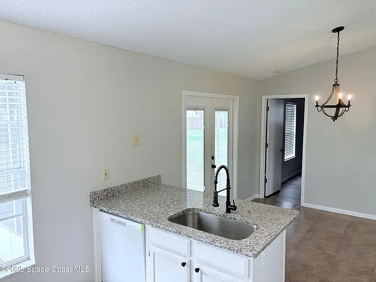 1112 Malone St NW — Photo 3
