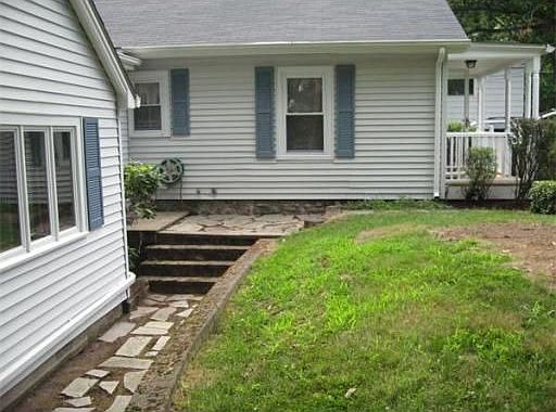 2nd image of 25 Rockland St