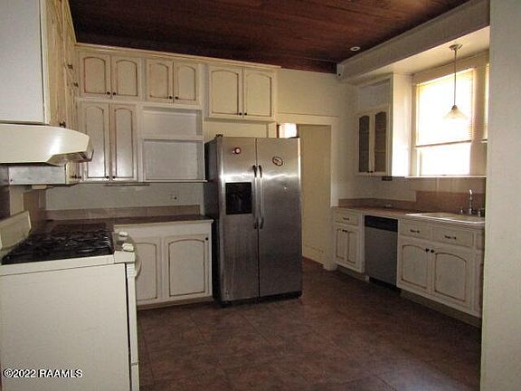 4th image of 302 E Saint Victor St