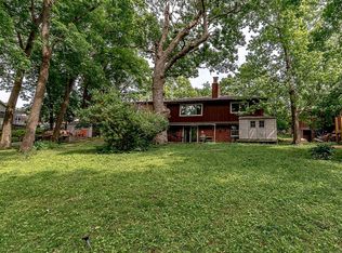 917 NW South Shore Dr, Lake Waukomis, MO 64151