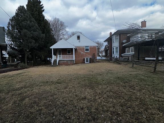 Large back yard, fire pit 
Large lighted, covered back porch