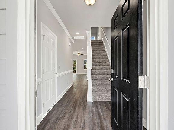 4th image of 77 Dorsey Dr