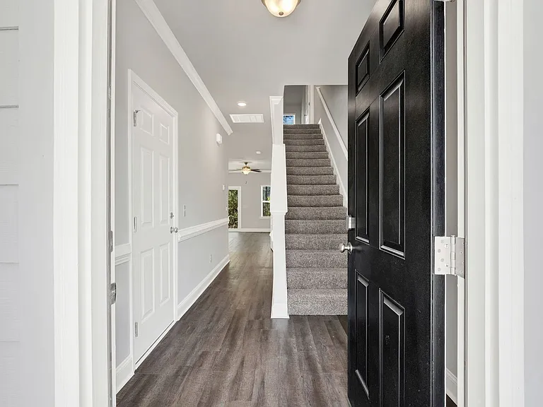 77 Dorsey Dr — Photo 4