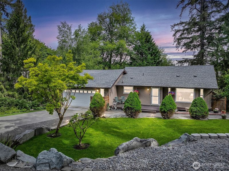 3rd image of 6608 Sierra Court SE