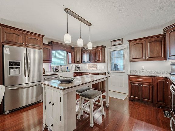 4th image of 825 Raymond McAnally Rd