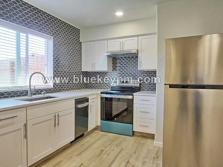 9913 NE 86th St #B — Photo 1