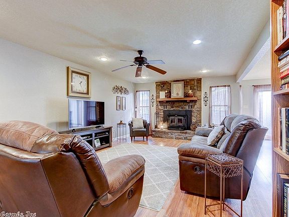 3rd image of 120 Trevino Ct
