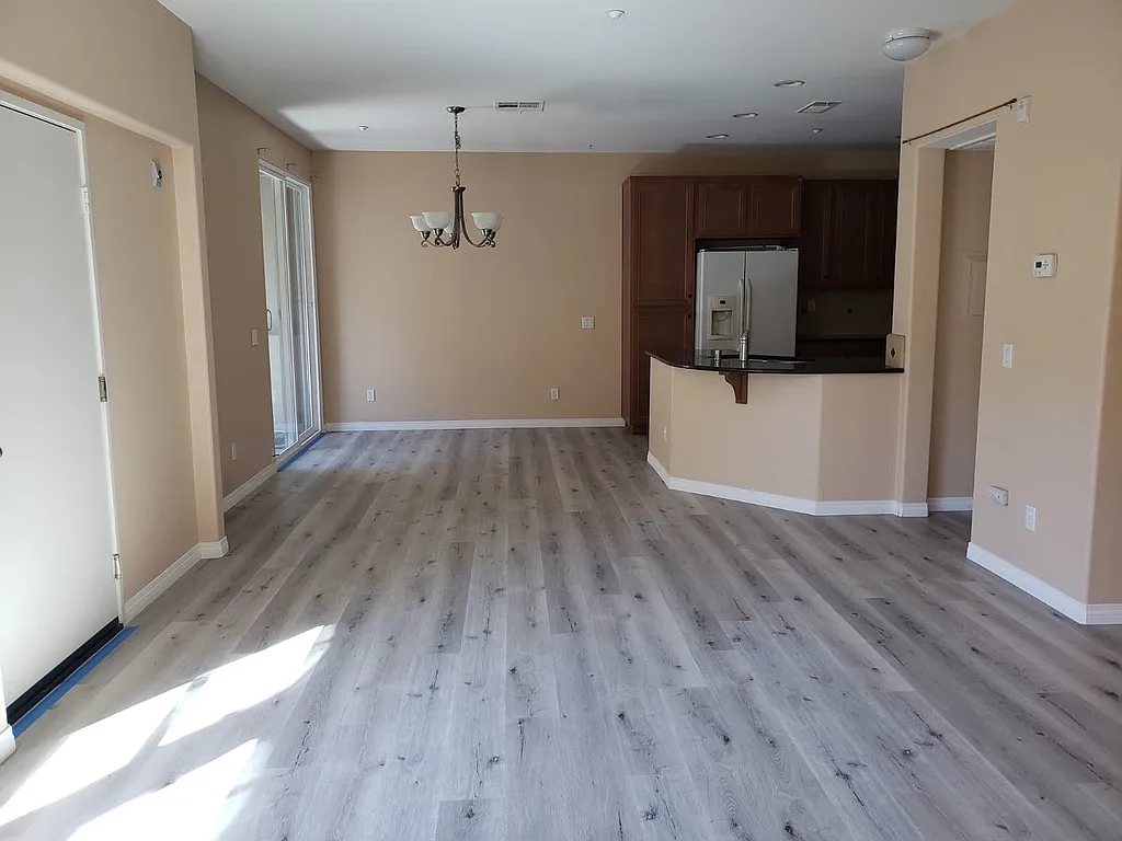 2 bed, 2.5 bath, 1455 sqft, $3,300 — Photo 3