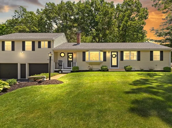10 Lucille Ave, Westford, MA 01886