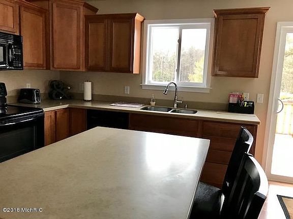 4th image of 3318 Sarah Cir