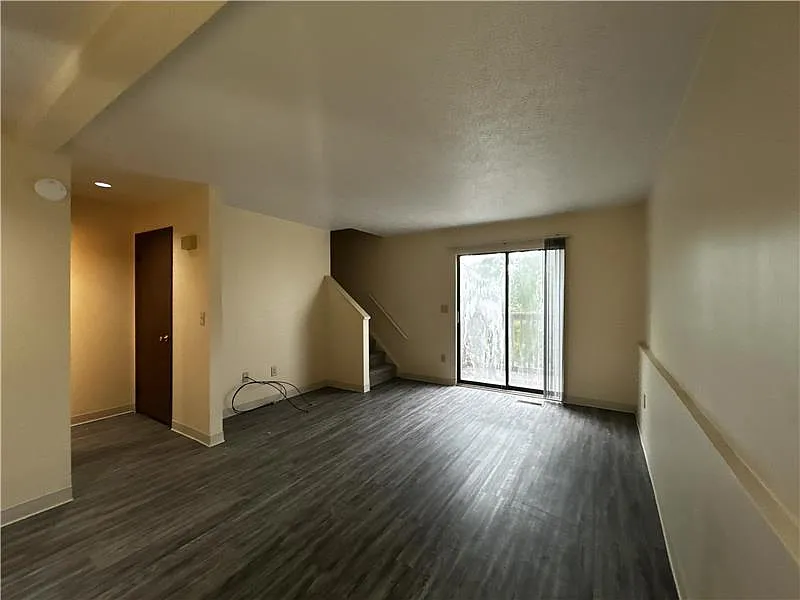 2 bed, 1.5 bath, $850 — Photo 2
