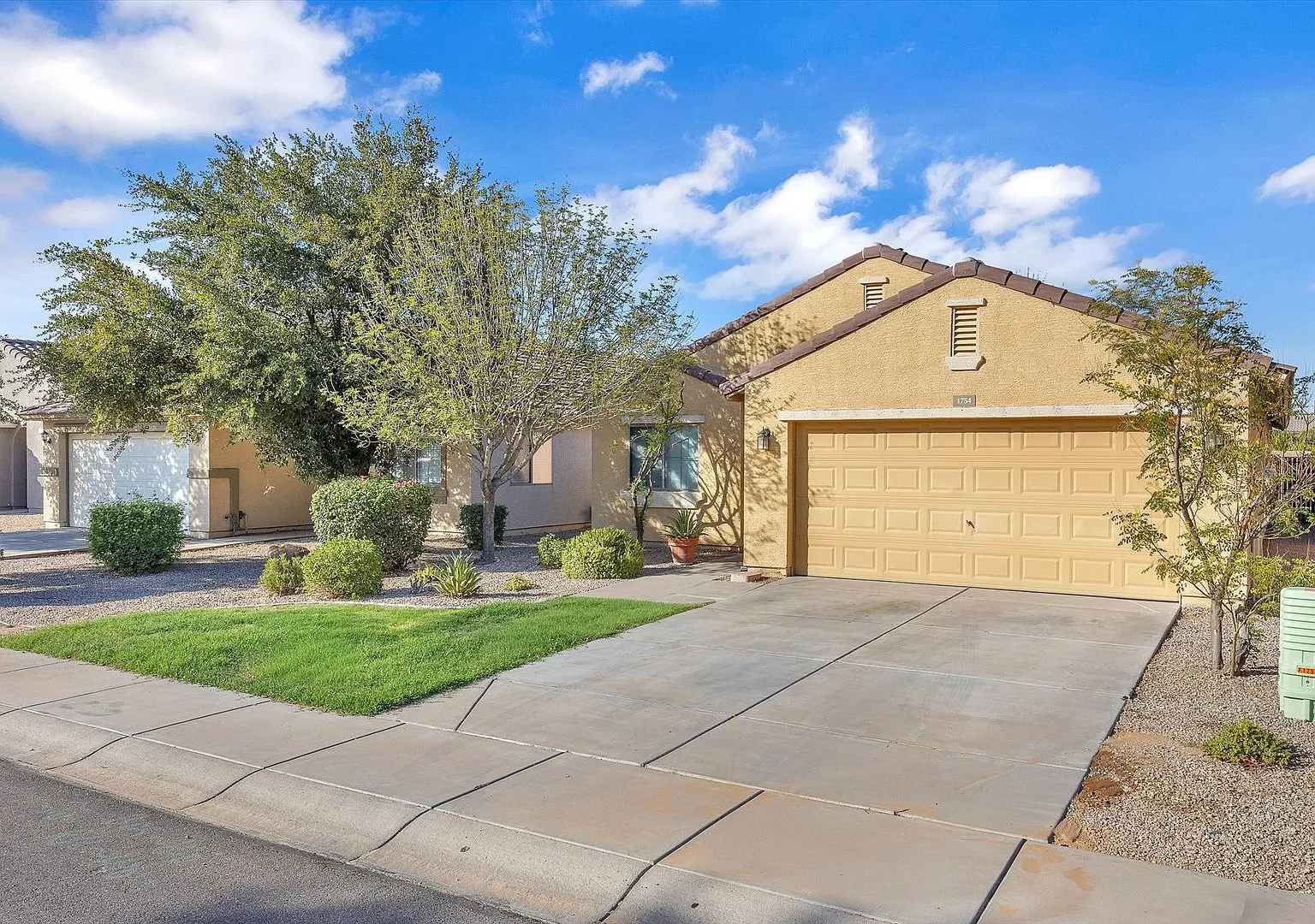 Located in a desirable San Tan Valley neighborhood with convenient access to all the new shopping — Photo 2