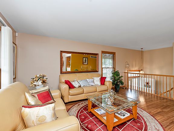 3rd image of 10247 Cambridge Ct