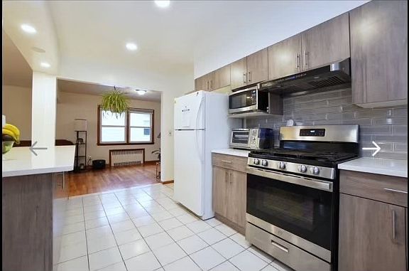 3rd image of 11 Minna St Floor 2