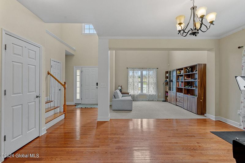 5th image of 15 Tisdale Lane