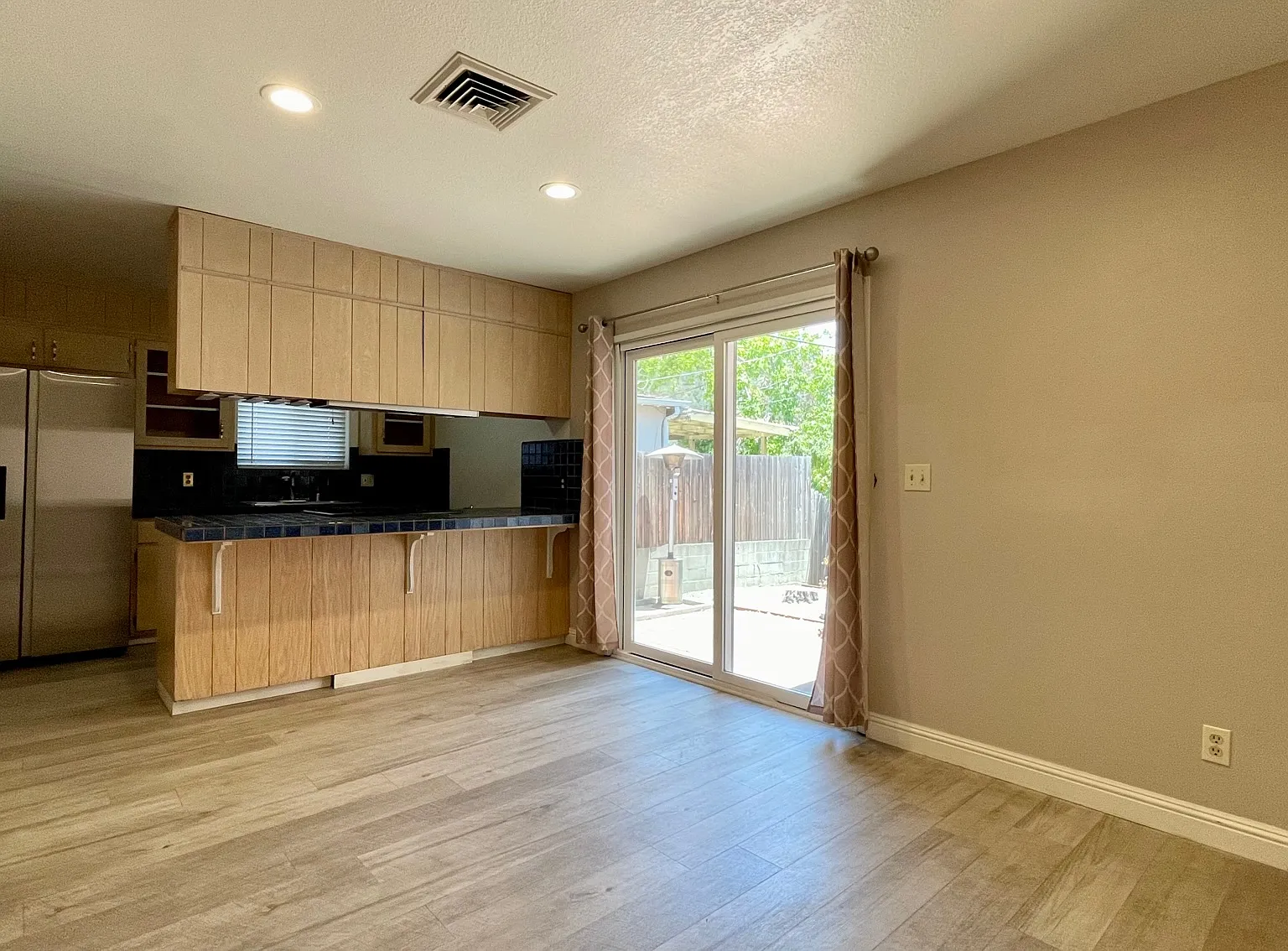 3 bed, 1270 sqft, $5,000 — Photo 4