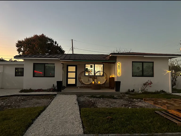 Staples Ave — Photo 1