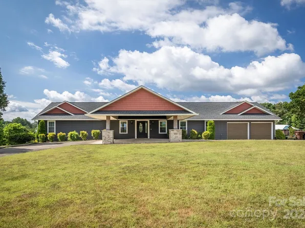 59 Hennessee St, Morganton, NC 28655