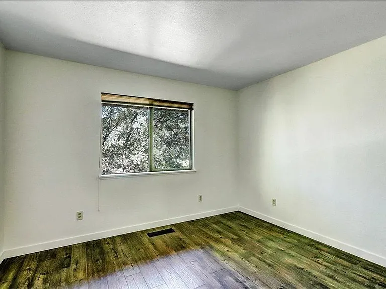 14319 Knobcone Dr — Photo 32