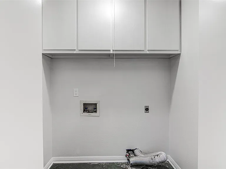 311 W Mary St — Photo 14