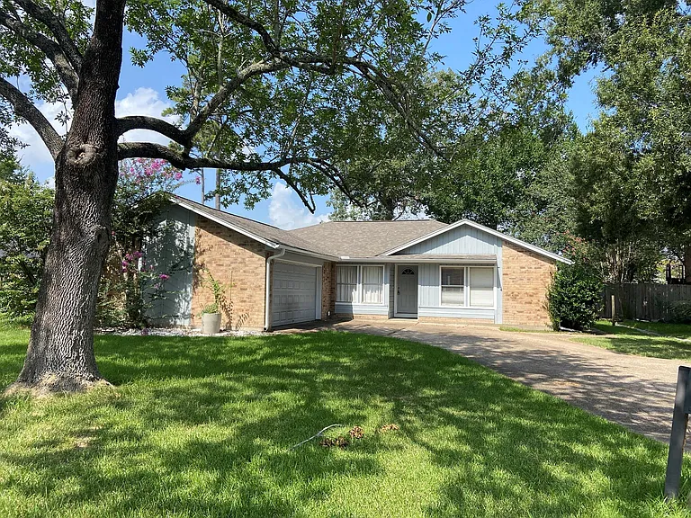 15811 Part Dr — Photo 1