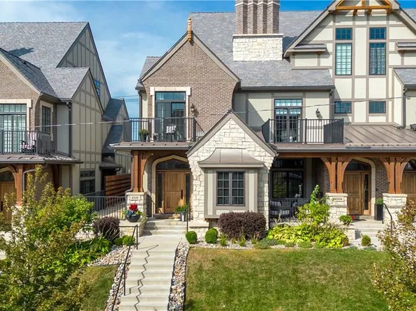 4506 Summit St, Kansas City, MO 64111