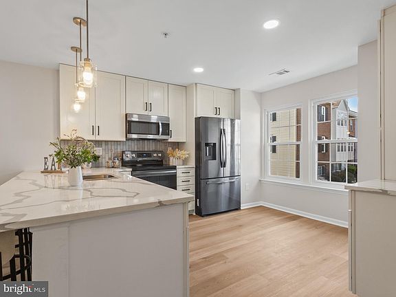 2nd image of 3749 Wilkinson Dr #303