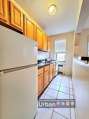 2nd image of 280 E 21st St APT 1E
