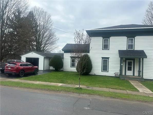 14 Salina St, Lacona, NY 13083