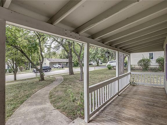 4th image of 504 E 131st Ct