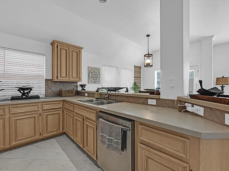 5805 Windy Knoll Ln — Photo 7