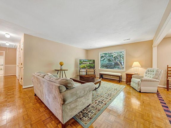 4th image of 3155 Garst Cabin Dr