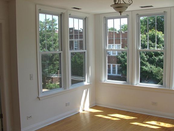 2nd image of 4116 N Oakley Ave #2