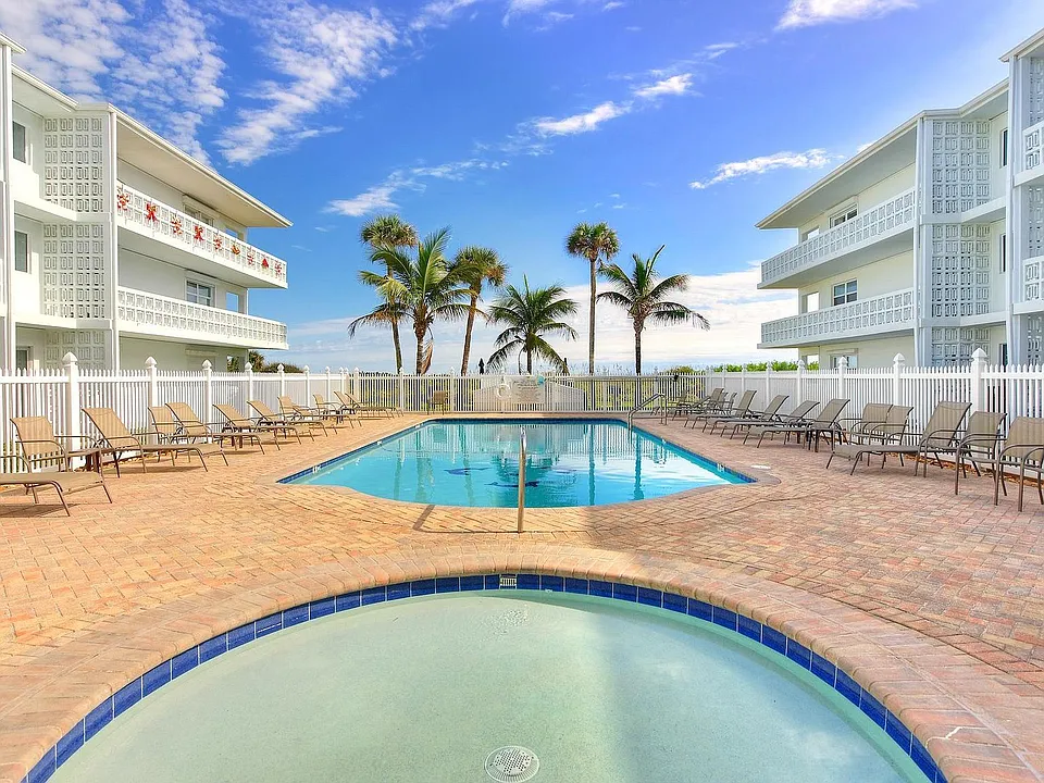 4800 Ocean Beach Blvd #102