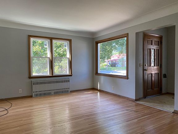 3rd image of 3355 40th Ave S