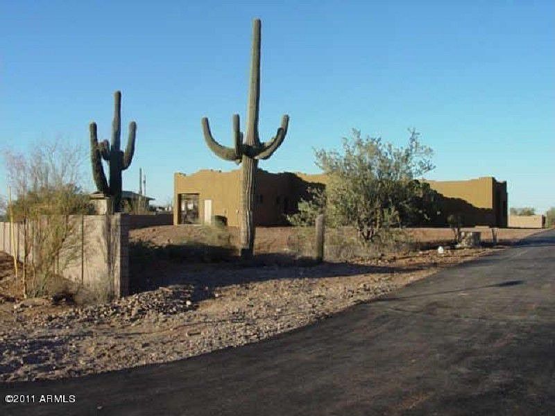 1st image of 905 E Steinbeck Dr