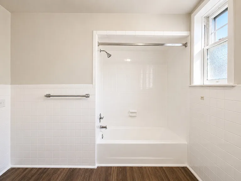 729-731 Avenue C — Photo 11