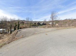 611 Davenport Rd, Gatlinburg, TN 37738