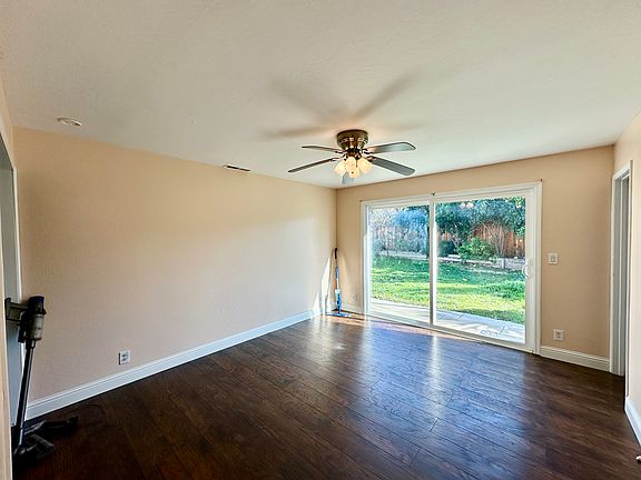 4th image of 16 Chatham Ct