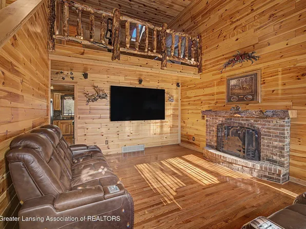 6485 Tucker Rd, Eaton Rapids, MI 48827