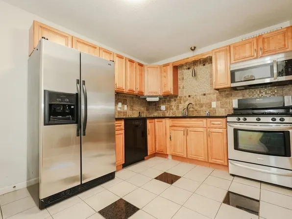 309 Pawtucket Blvd Unit 9, Lowell, MA 01854