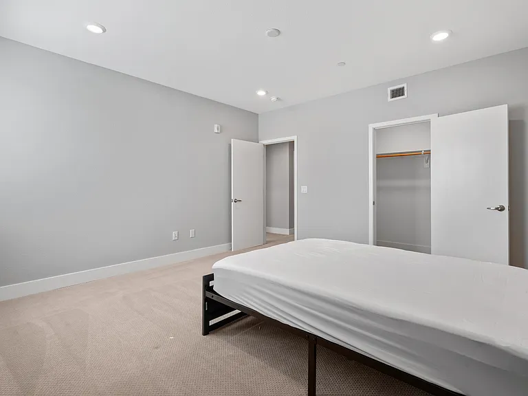 1048 Monroe St #321 — Photo 16