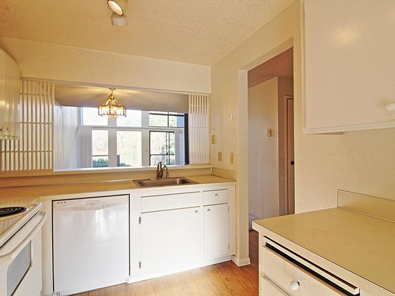 4th image of 6674 138th Ave NE #589