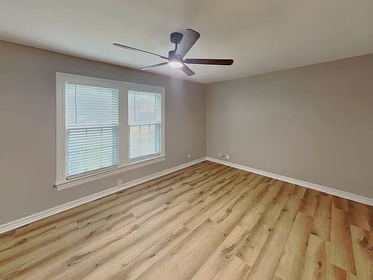 3113 Clary Ave — Photo 3